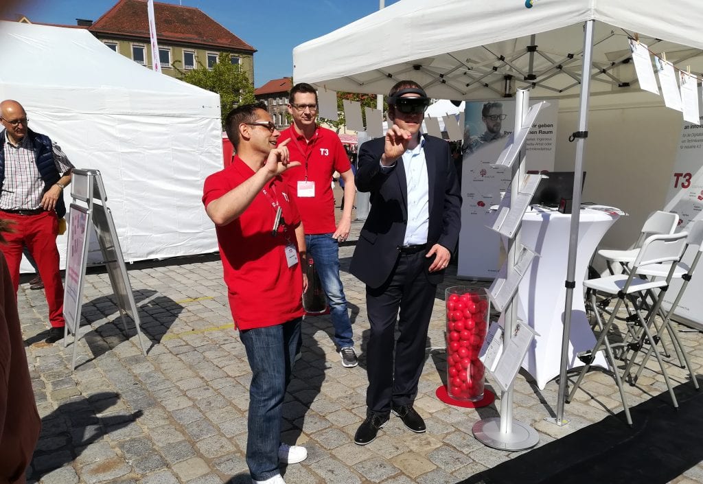 T3 beim Jobwalk 2019 OB Dr. Jannik testet Hololens