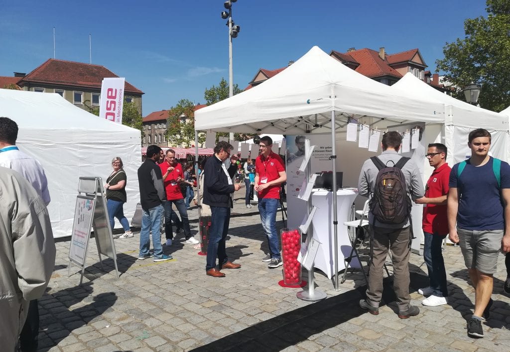 T3 beim Jobwalk 2019 Besucher am Stand